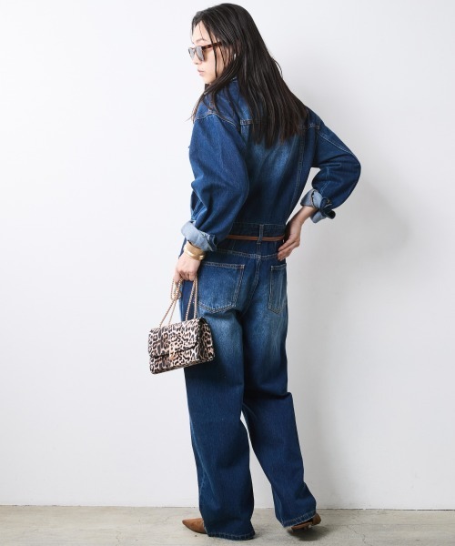 CHIC STYLE(シックスタイル)の「綿100%デニムジャンプスーツ<大きいサイズ有>シックスタイル(つなぎ/オールインワン・レディース・ブルー系・LL/L/M/5L/4L/3L)」の2枚目の写真