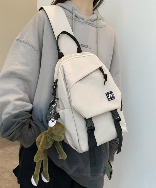 boemy(ボエミー)の「ダブルベルト ボディリュック(ボディバッグ/ウエストポーチ・レディース・ブラック/カーキ/ホワイト・FREE)」の2枚目の写真
