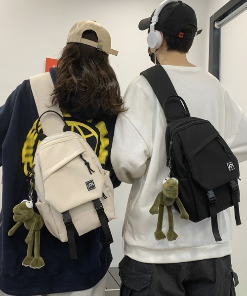 boemy(ボエミー)の「ダブルベルト ボディリュック(ボディバッグ/ウエストポーチ・レディース・ブラック/カーキ/ホワイト・FREE)」の1枚目の写真