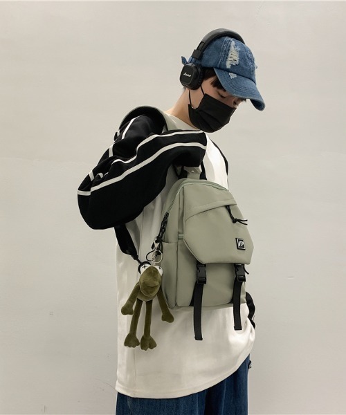 boemy(ボエミー)の「ダブルベルト ボディリュック(ボディバッグ/ウエストポーチ・レディース・ブラック/カーキ/ホワイト・FREE)」の9枚目の写真