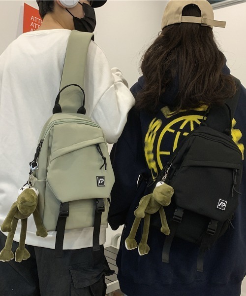 boemy(ボエミー)の「ダブルベルト ボディリュック(ボディバッグ/ウエストポーチ・レディース・ブラック/カーキ/ホワイト・FREE)」の11枚目の写真