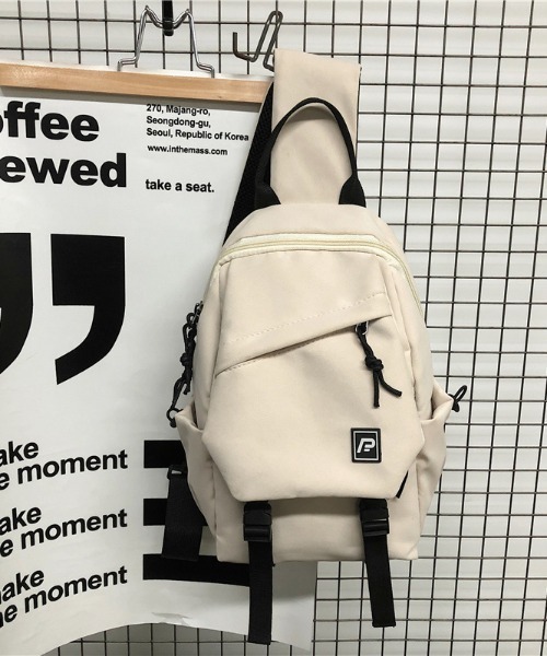 boemy(ボエミー)の「ダブルベルト ボディリュック(ボディバッグ/ウエストポーチ・レディース・ブラック/カーキ/ホワイト・FREE)」の8枚目の写真