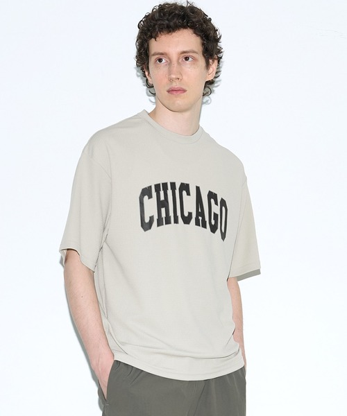 coca(coca)(コカ)の「ライトエンボスプリント半袖Tシャツ(Tシャツ/カットソー・メンズ・ライトグレー/ブラック・L/XL/M)」の2枚目の写真