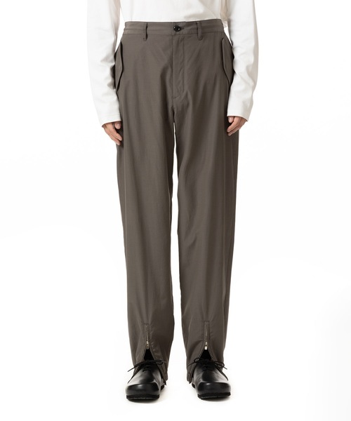 ATTACHMENT（アタッチメント）の「CO/NY WEATHER CLOTH SWEDISH CARGO TROUSERS（Tシャツ/カットソー・メンズ・グレー系/ブラック・3）」の2枚目の写真