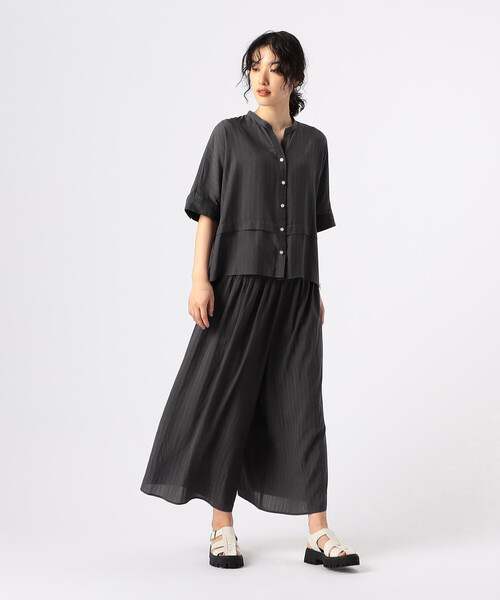 Gabardine K.T(ギャバジンケーティー)の「【セットアップ対応】シアーストライプ ドルマンブラウス(シャツ/ブラウス・レディース・チャコール・5号)」の2枚目の写真