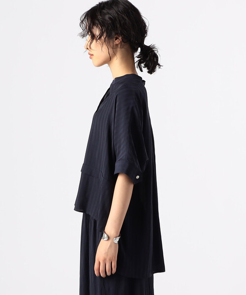 Gabardine K.T(ギャバジンケーティー)の「【セットアップ対応】シアーストライプ ドルマンブラウス(シャツ/ブラウス・レディース・チャコール・5号)」の9枚目の写真