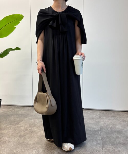 Jena espace merveilleux（ジェナ　エスパスメルヴェイユ）の「ピンタックワンピース（ワンピース・レディース・チャコールグレー/ブラック/ベージュ・FREE）」の4枚目の写真