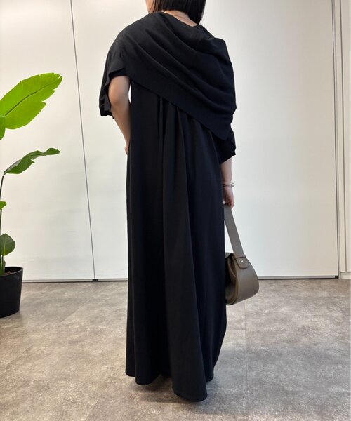 Jena espace merveilleux（ジェナ　エスパスメルヴェイユ）の「ピンタックワンピース（ワンピース・レディース・チャコールグレー/ブラック/ベージュ・FREE）」の5枚目の写真