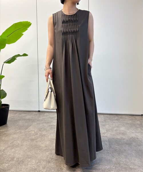 Jena espace merveilleux（ジェナ　エスパスメルヴェイユ）の「ピンタックワンピース（ワンピース・レディース・チャコールグレー/ブラック/ベージュ・FREE）」の9枚目の写真