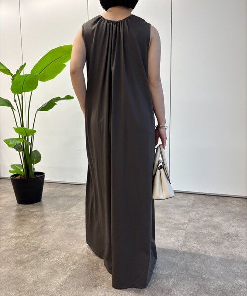 Jena espace merveilleux（ジェナ　エスパスメルヴェイユ）の「ピンタックワンピース（ワンピース・レディース・チャコールグレー/ブラック/ベージュ・FREE）」の11枚目の写真