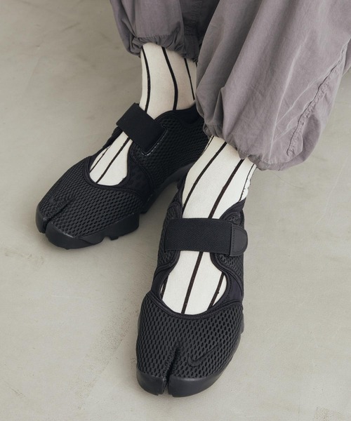 NIKE(ナイキ)の「ナイキ エア リフト ブリーズ メンズ シューズ / Nike Air Rift Breathe Men's Shoes 847609-001 Black(スニーカー・メンズ・ブラック・29/28/27/26/25/24/30)」の3枚目の写真