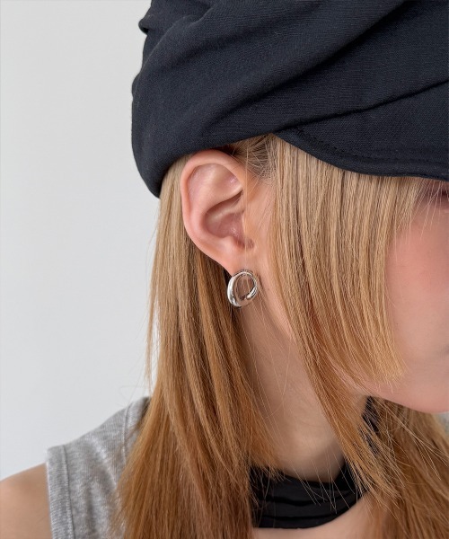 4INT.（フォイント）の「ラウンド ニュアンス ピアス / ステンレス (金属アレルギー対応)（ピアス（両耳用）・レディース・シルバー・FREE）」の6枚目の写真