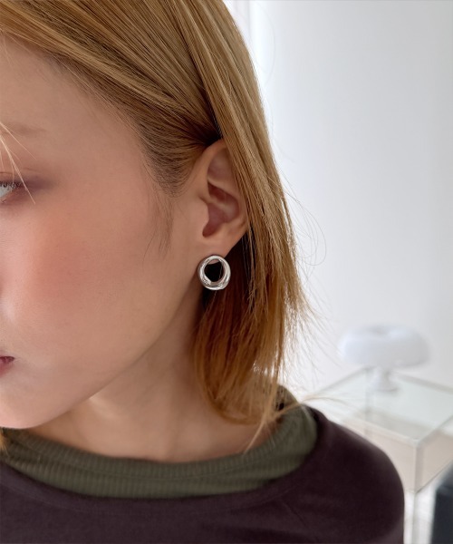4INT.（フォイント）の「ラウンド ニュアンス ピアス / ステンレス (金属アレルギー対応)（ピアス（両耳用）・レディース・シルバー・FREE）」の9枚目の写真