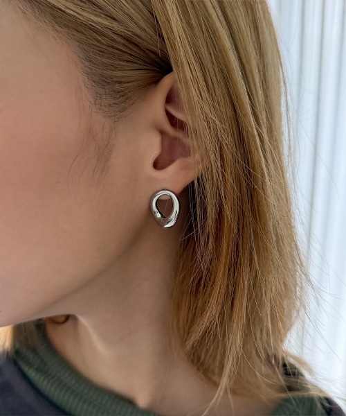 4INT.（フォイント）の「ラウンド ニュアンス ピアス / ステンレス (金属アレルギー対応)（ピアス（両耳用）・レディース・シルバー・FREE）」の11枚目の写真
