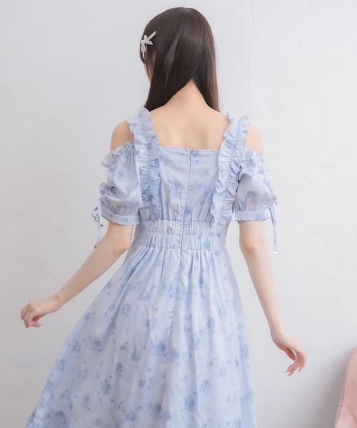 couture BY ROJITA(クチュールバイロジータ)の「ローズプリントオフショルフリルワンピース(ワンピース・レディース・ホワイト/ピンク/ブルー・FREE)」の16枚目の写真