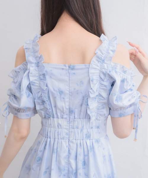 couture BY ROJITA(クチュールバイロジータ)の「ローズプリントオフショルフリルワンピース(ワンピース・レディース・ホワイト/ピンク/ブルー・FREE)」の18枚目の写真