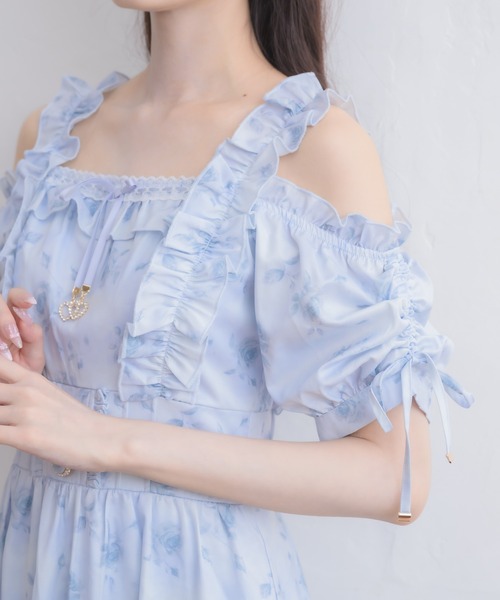 couture BY ROJITA(クチュールバイロジータ)の「ローズプリントオフショルフリルワンピース(ワンピース・レディース・ホワイト/ピンク/ブルー・FREE)」の19枚目の写真