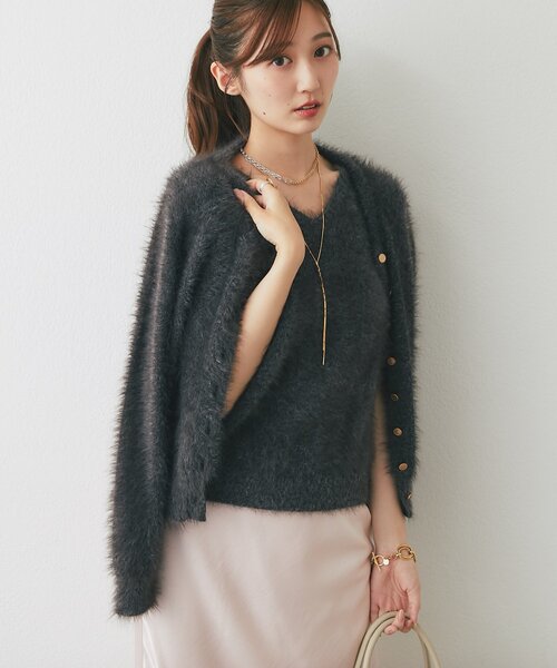 La boutique BonBon（ラブティックボンボン）の「【アンサンブル可・極上の肌触り】へアリーフェザークルーネックカーディガン（カーディガン/ボレロ・レディース・チャコールグレー/サックスブルー/ピンク・FREE）」の12枚目の写真