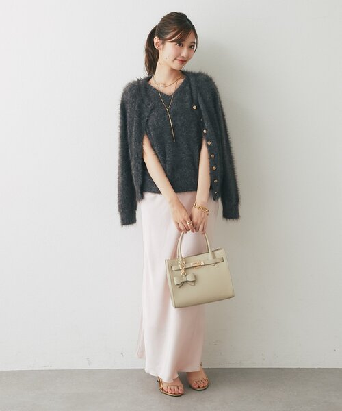 La boutique BonBon（ラブティックボンボン）の「【アンサンブル可・極上の肌触り】へアリーフェザークルーネックカーディガン（カーディガン/ボレロ・レディース・チャコールグレー/サックスブルー/ピンク・FREE）」の15枚目の写真