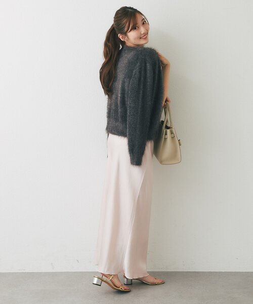 La boutique BonBon（ラブティックボンボン）の「【アンサンブル可・極上の肌触り】へアリーフェザークルーネックカーディガン（カーディガン/ボレロ・レディース・チャコールグレー/サックスブルー/ピンク・FREE）」の17枚目の写真