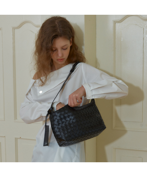 ANOETIC（アノエティック）の「ANC WEAVING MESH MINI BAG_7COLOR（ショルダーバッグ・レディース・ミント/ブラウン/バーガンディー/ブラック/ネイビー/アイボリー/PINK・FREE）」の3枚目の写真