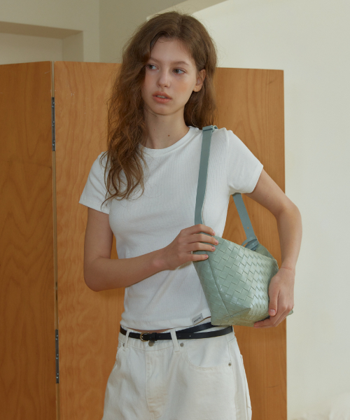 ANOETIC（アノエティック）の「ANC WEAVING MESH MINI BAG_7COLOR（ショルダーバッグ・レディース・ミント/ブラウン/バーガンディー/ブラック/ネイビー/アイボリー/PINK・FREE）」の8枚目の写真