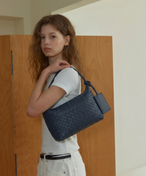 ANOETIC（アノエティック）の「ANC WEAVING MESH MINI BAG_7COLOR（ショルダーバッグ・レディース・ミント/ブラウン/バーガンディー/ブラック/ネイビー/アイボリー/PINK・FREE）」の10枚目の写真