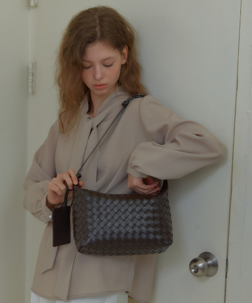 ANOETIC（アノエティック）の「ANC WEAVING MESH MINI BAG_7COLOR（ショルダーバッグ・レディース・ミント/ブラウン/バーガンディー/ブラック/ネイビー/アイボリー/PINK・FREE）」の15枚目の写真