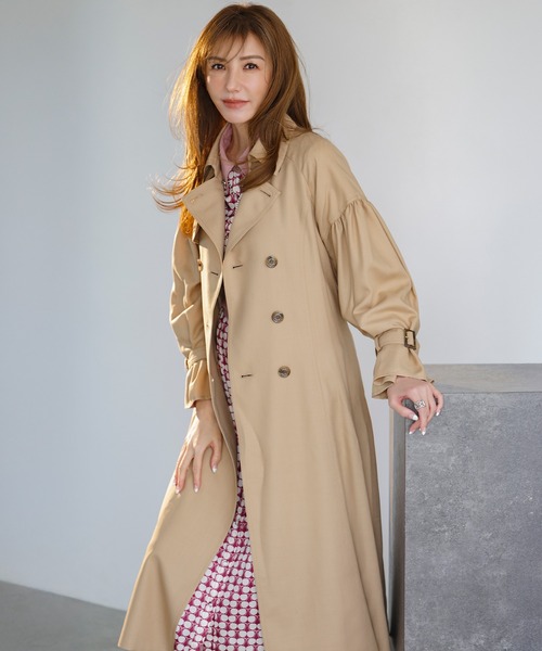 Audie a Muses(オーディアミューズ)の「【モデル美香着用】【軽量】ラグジュアリートレンチコート(トレンチコート・レディース・ブラック/ベージュ・FREE/36)」の1枚目の写真
