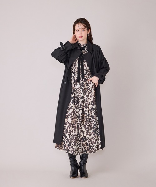 Audie a Muses(オーディアミューズ)の「【モデル美香着用】【軽量】ラグジュアリートレンチコート(トレンチコート・レディース・ブラック/ベージュ・FREE/36)」の2枚目の写真