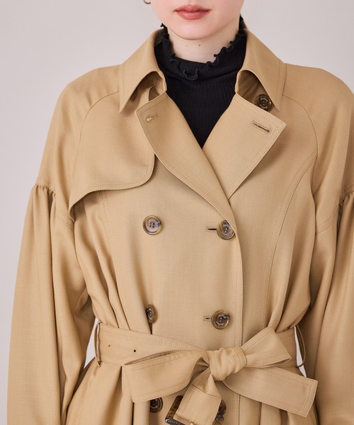 Audie a Muses(オーディアミューズ)の「【モデル美香着用】【軽量】ラグジュアリートレンチコート(トレンチコート・レディース・ブラック/ベージュ・FREE/36)」の7枚目の写真