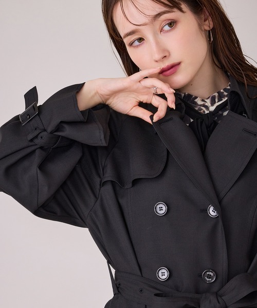 Audie a Muses(オーディアミューズ)の「【モデル美香着用】【軽量】ラグジュアリートレンチコート(トレンチコート・レディース・ブラック/ベージュ・FREE/36)」の20枚目の写真
