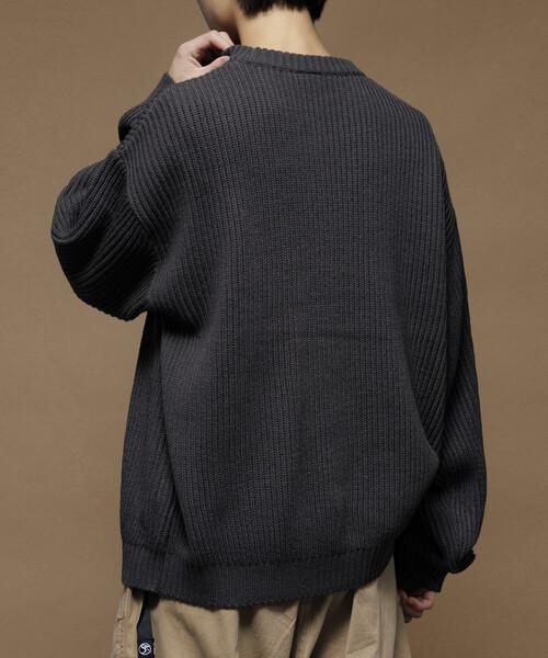 FREAK'S STORE（フリークスストア）の「限定展開 リラックスフィット 畦編み クルーネック ニット（ニット/セーター・メンズ・ブラック/ブラウン/レッド/グリーン/イエロー/スミクロ・MEDIUM/SMALL/LARGE）」の8枚目の写真