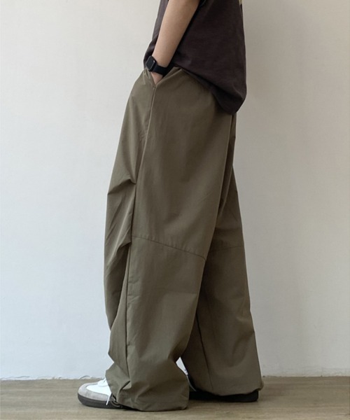 KELVIN(ケルヴァン)の「Wide Parachute Pants ワイドパラシュートパンツ(その他パンツ・メンズ・カーキ系/ブラック・MEDIUM/LARGE)」の4枚目の写真