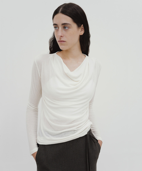MOHAN(モハン)の「TIF WOOL-BLEND DRAPED TOP_3COLORS(Tシャツ/カットソー・レディース・アイボリー/チャコールグレー/ブラック・SMALL/MEDIUM)」の4枚目の写真