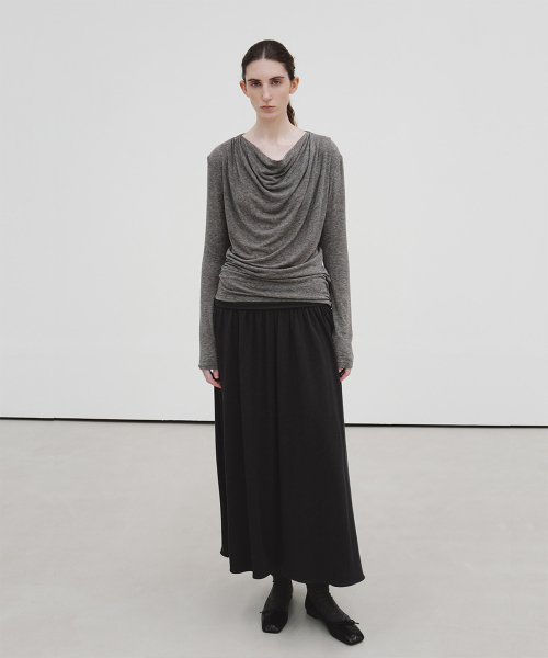 MOHAN(モハン)の「TIF WOOL-BLEND DRAPED TOP_3COLORS(Tシャツ/カットソー・レディース・アイボリー/チャコールグレー/ブラック・SMALL/MEDIUM)」の5枚目の写真