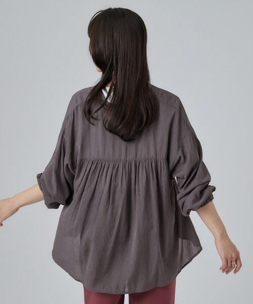 SHOO・LA・RUE(シューラルー)の「【S-LL/洗濯機可】着痩せシルエット シャーリングシャツカーディガン(カーディガン/ボレロ・レディース・ブラウン系その他/チャコールグレー/アイボリー/パープル系・01/02/04/03)」の17枚目の写真