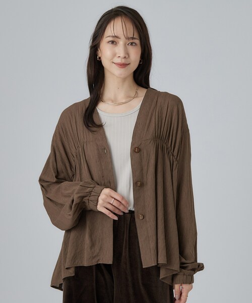 SHOO・LA・RUE(シューラルー)の「【S-LL/洗濯機可】着痩せシルエット シャーリングシャツカーディガン(カーディガン/ボレロ・レディース・ブラウン系その他/チャコールグレー/アイボリー/パープル系・01/02/04/03)」の20枚目の写真