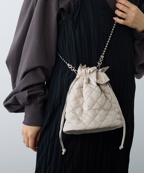 CIAOPANIC TYPY(チャオパニックティピー)の「:【ZOZO限定】ボールチェーンキルティング巾着ショルダー(ショルダーバッグ・レディース・アイボリー/オレンジ/ブラック/カーキ/グレイッシュベージュ・ONE SIZE)」の3枚目の写真