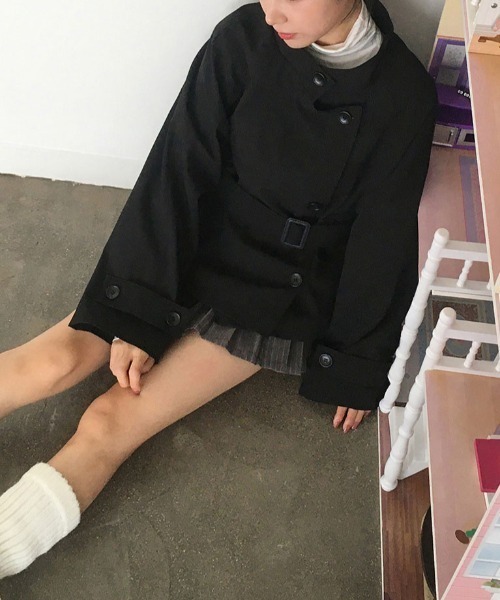 FAVORITO(ファヴォリート)の「ショートトレンチコートジャケット(トレンチコート・レディース・ブラック/ライトブラウン・F)」の4枚目の写真