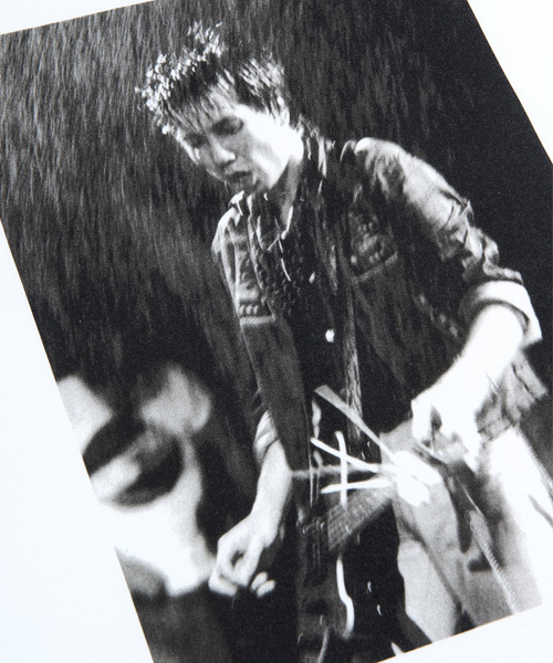 MEDICOM TOY(メディコムトイ)の「Amplifier “THE MODS” TEE design I(Tシャツ/カットソー・メンズ・ブラック/ホワイト・SMALL/X-LARGE/LARGE/MEDIUM)」の5枚目の写真