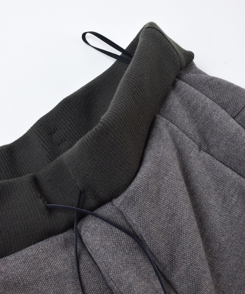 OURET（オーレット）の「WOOL CASHMERE COTTON SWEAT RIB JODHPURS PANTS（その他パンツ・メンズ・グレー系その他/ベージュ系その他・1/2/3）」の5枚目の写真