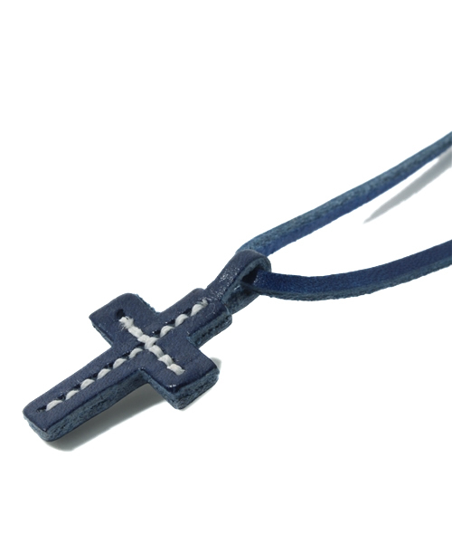 BEAMS（ビームス）の「ANGLO LEATHER CRAFT / クロス レザーネックレス（ネックレス・メンズ・ホワイト/ブラック/ブラウン/グリーン/ブルー系その他・ONE SIZE）」の6枚目の写真