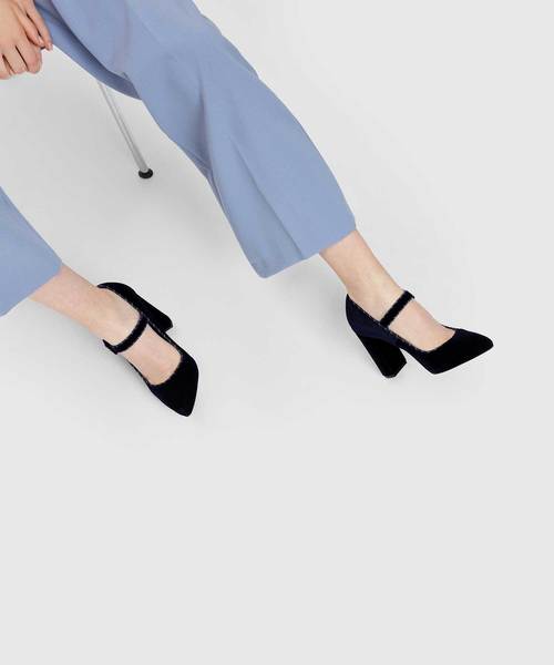 CHARLES & KEITH（チャールズ & キース）の「ブロックヒールメリージェーン / BLOCK HEEL MARY JANES（ローファー・レディース・ブラック/レッド/ダークブルー・22.5cm/23cm/23.5cm/24.5cm/25cm/25.5cm/26.0cm）」の9枚目の写真