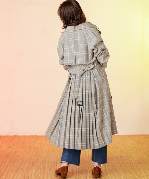 natural couture(ナチュラルクチュール)の「バックプリーツトレンチコート(トレンチコート・レディース・マスタード/キャメル/チェック・FREE)」の3枚目の写真