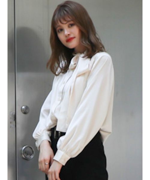 dazzlin(ダズリン)の「タイアレンジブラウス(シャツ/ブラウス・レディース・アイボリー/その他1・FREE)」の2枚目の写真
