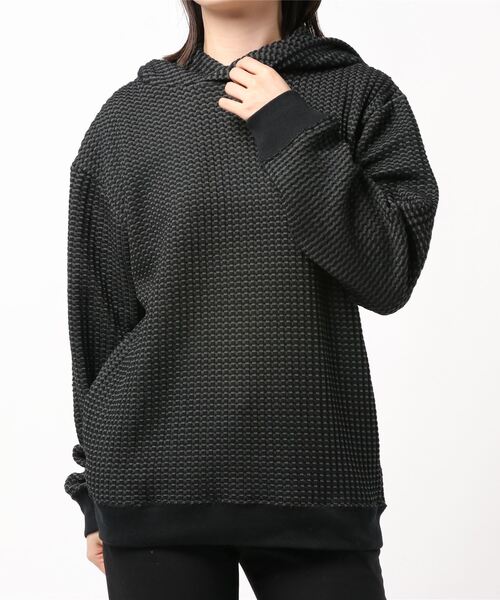 TRAP/U （トラップユー）の「【69】【TRAP/U】ツートン　ビッグワッフルパーカー（パーカー・レディース・ブラック/グレー/オフホワイト/モカ・MEDIUM/LARGE）」の2枚目の写真