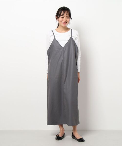 INTERPLANET（インタープラネット）の「フェイクレザークロスキャミワンピース（ワンピース・レディース・チャコールグレー/グレイッシュベージュ/オリーブ・FREE）」の13枚目の写真