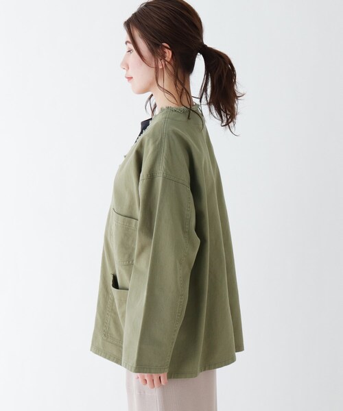 SHOO・LA・RUE(シューラルー)の「◆フリンジVネックジャケット(ミリタリージャケット・レディース・オリーブ/アイボリー・02/03)」の6枚目の写真