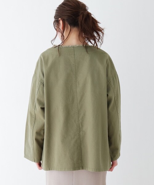 SHOO・LA・RUE(シューラルー)の「◆フリンジVネックジャケット(ミリタリージャケット・レディース・オリーブ/アイボリー・02/03)」の7枚目の写真